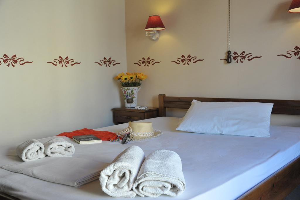 Guesthouse Corali Хидра Екстериор снимка